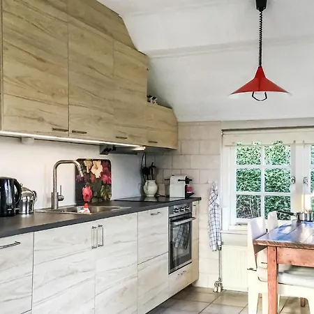 2 Bedroom Beautiful In Holiday home *