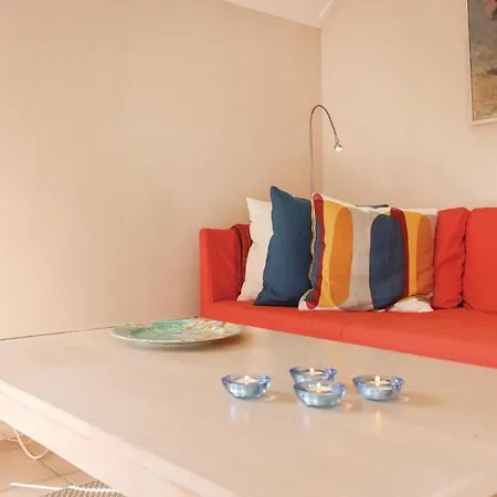 2 Bedroom Beautiful In Holiday home *
