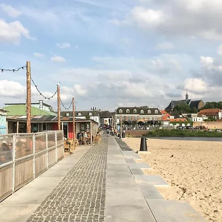 2 Bedroom Beautiful In Holiday home *