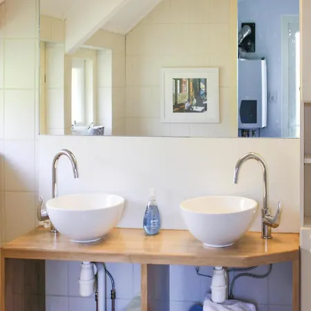 2 Bedroom Beautiful In Holiday home