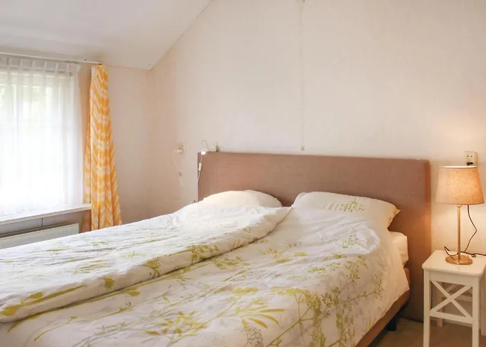 2 Bedroom Beautiful In Сasa de vacaciones Ermelo